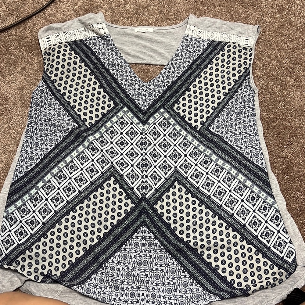 Large Maurice’s top no holes or stains